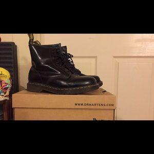 Dr. Marten's AirWair 1460 boots M7/W8